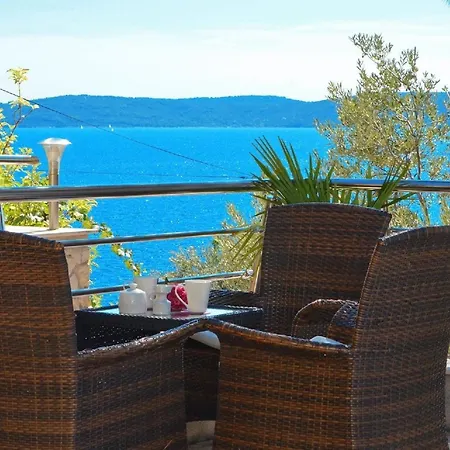 Mit Pool Am Hang An Einer Bucht Und Herrlichem Ausblick Holiday home Trogir