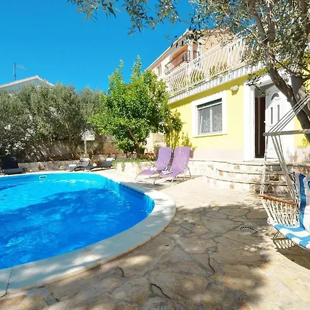 Holiday home Mit Pool Am Hang An Einer Bucht Und Herrlichem Ausblick *