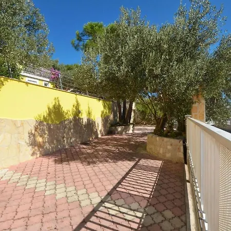 Holiday home Mit Pool Am Hang An Einer Bucht Und Herrlichem Ausblick *